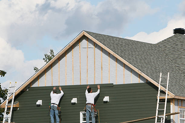 Professional Vinyl Siding technician working in Woodbury, NJ